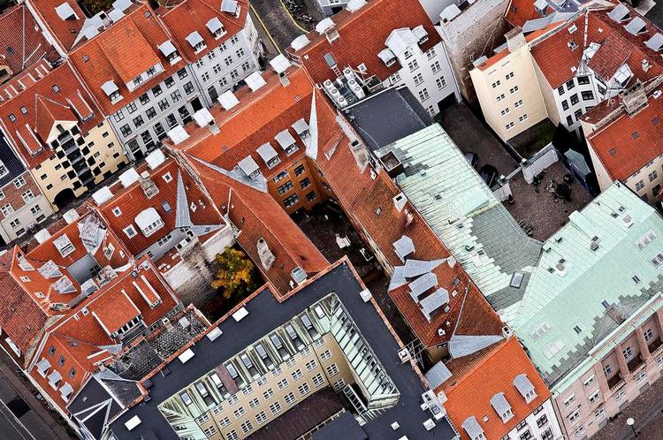 lavt. Den gennemsnitlige salgspris for en ejerlejlighed var i oktober på 1.820.000 millioner kroner. Det er det laveste niveau i et år. 