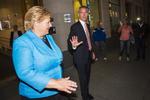 VALGSEJR. Høyrelederen Erna Solberg er den store vinder af det norske valg, der har sat den hidtidige statsminister Jens Stoltenberg fra Arbejderpartiet fra posten. 
