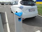 Genoplivet. Ladestanderen her vil snart afgive strøm igen. Dog ikke til Renault Zoe, som er helt ny ekbil på markedet. Nogle tekniske hindringer skal først overvindes. 