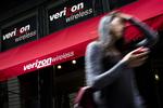 udkøbt. Det amerikanske mobilselskab Verizon købte i sidste måned deres britiske Vodafone ud af selskabet i verdens hidtil tredjestørste virksomhedshandel. 