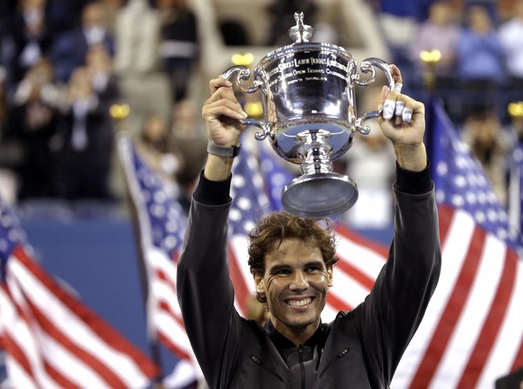 triumfator. Rafael Nadal hæver for anden gang i sin karriere US Open-trofæet. 