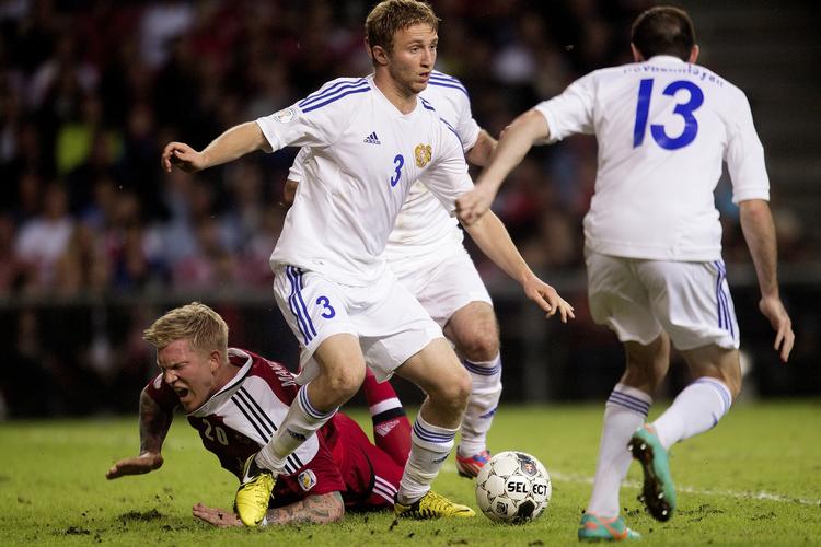 REVANCHE. Danmark skal forsøge at revanchere 0-4-nederlaget fra juni, når landsholdet i aften spiller i Jerevan mod Armenien. 