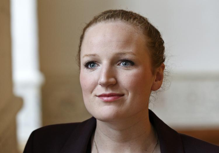 Praktikpladser. En reform af erhvervsuddannelserne er ikke komplet, uden at der bliver fundet en løsning på problemet med manglende lærerpladser, mener Enhedslisten. Derfor foreslår uddannelsesordfører Rosa Lund, at virksomheder fremover tvinges til at tage lærlinge. 