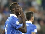 Balotelli. Milan-angriberen blev nedlagt i feltet og eksekverede selv. 