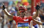 attentat. Alberto Contador krydser målstregen efter sidste etape i Vueltaen sidste år, hvor spanieren leverede et fornemt soloridt, der gav ham sejren. 