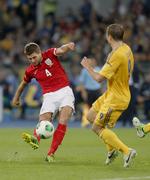 0-0. Englands anfører Steven Gerrards indlæg fra kanten gjorde ikke den store gavn i kampen mod Ukraine. 