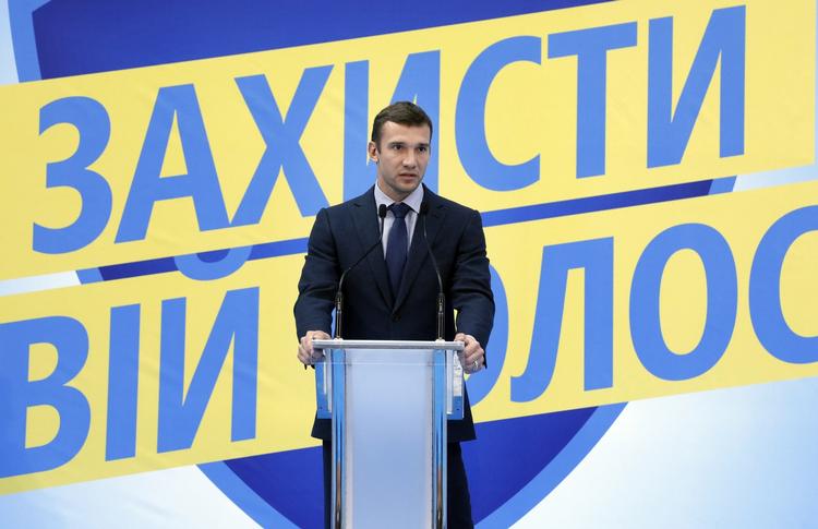Alsidig. Shevchenko har også gang i en politisk karriere. Ved valget i Ukraine var hverken han eller kammeraterne i det lille socialdemokratiskinspirerede parti i nærheden af at få en plads i parlamentet. 