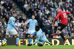 Investeringsmulighed. Nogle af de første skillinger vil formentlig blive sat på den kommende weekends store lokalopgør i Manchester mellem United og City. 