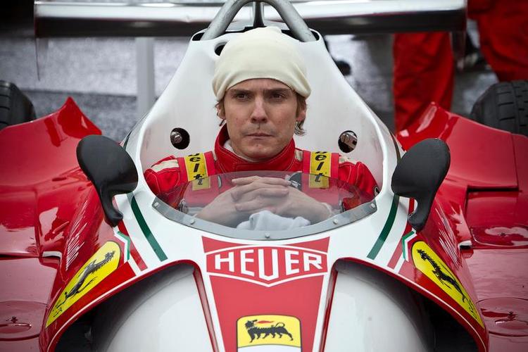 Sammenbidt. Den østrigske kører Niki Lauda - spillet af Daniel Brühl, kendt fra bl.a. 'Goodbye, Lenin' - i et koncentreret øjeblik. 