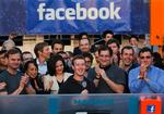 Mark Zuckerberg ringede med klokken, da Facebook-aktien blev introduceret på Nasdaq i New York i maj  sidste år. 
