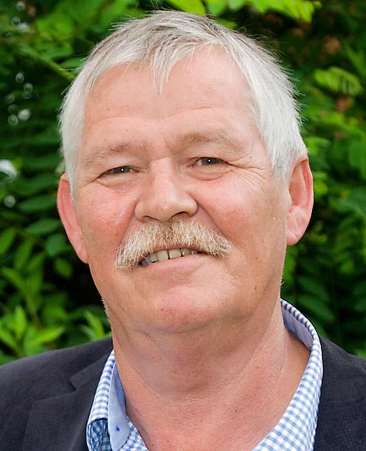 Muggi. Mogens Jeppesen nåede at spille 141 lhåndboldlandskampe , og hjemmebanens mål blev passet i Fredericia og Ribe. 