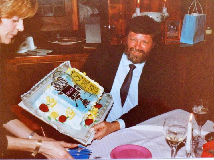 Hæder. Per Holst fejrede 50-års fødselsdag i forbindelse med Oscarfesten, hvor Bille Augusts 'Pelle Erobreren' vandt Oscar for bedste udenlandske film. 