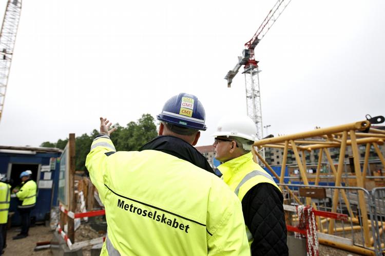 Arbejdspladsvurdering. Copenhagen Metro Team er hovedentreprenør på det offentlige metrobyggeri. I begyndelsen af juni havde byggeriet fået 100 strakspåbud af Arbejdstilsynet. 