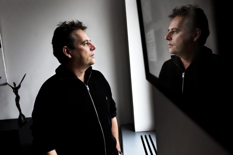 Omstilling. Vi skulle have lyttet til kunderne og droppet selvtilstrækkeligheden for længe siden, lyder det fra bl.a. Henrik Daldorph, direktør for Sony Music og formand for Ifpi. 