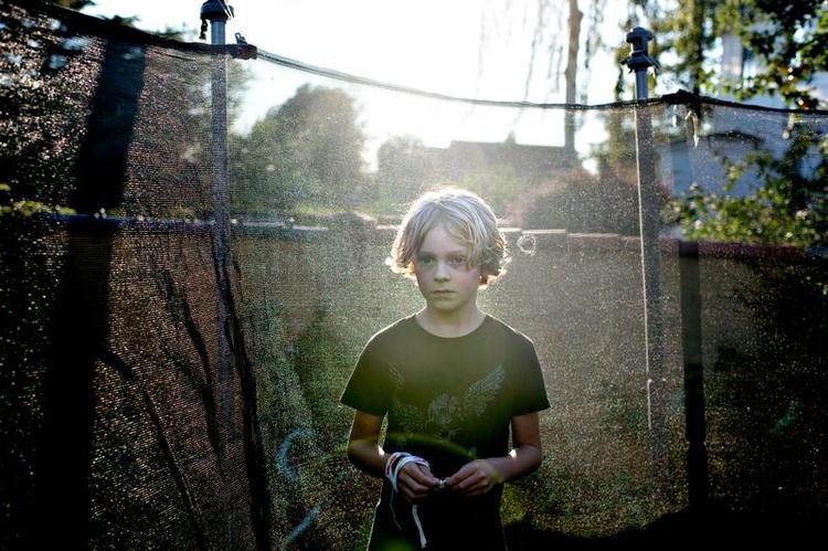 <cutline_leadin>Vendepunkt. </cutline_leadin>Sigurd Krasilnikoff gik fra akut mangel på D-vitamin og sløvhed i krop og sind til en 9-årig drengs naturlige livsappetit, da han fik mere sol og <240>D-vitamin-tilskud. <252><fotograf>Foto: Katinka <252>Hustad</fotograf> 