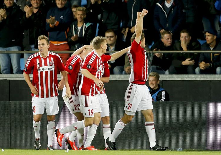 tvivlsom. Til aftenens udekamp mod Sønderjyske er målscoreren fra den seneste kamp, Henrik Dalsgård, tvivlsom, og AaB har en svensk debutant i truppen i Rasmus Jönsson. 