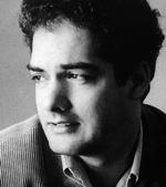 Krimi. Kerr leverer en krimi og en traurig og tragisk, men fascinerende fortælling om hændelser, som stadigvæk skaber debat. 