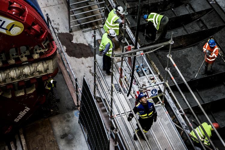 Arbejdsmiljø. Hovedentreprenøren bag Metrobyggeriet er præget af horribelt arbejdsmiljø. 