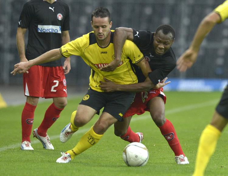statsborgerskab. Sylvester Igboun (bagerst midt) er i gang med at søge om dansk pas. Så nigerianeren fra FC Midtjylland kan måske tørne ud for Danmark. 