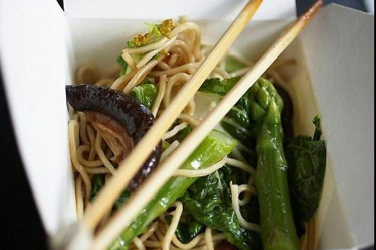 Nudler med asparages, shitake..