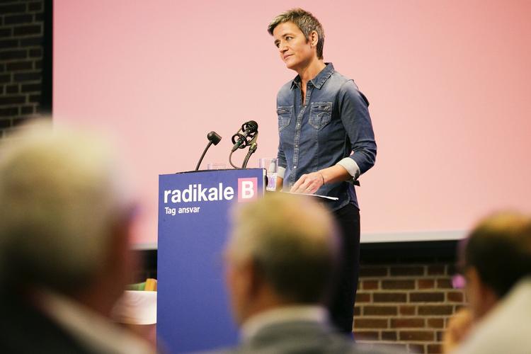Årsmøde. Formand Magrethe Vestager på talerstolen til de radikales årsmøde i Nyborg. 