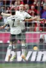 'Robbery'. Robben (bagerst) og Ribery jubler over franskmandens scoring. 