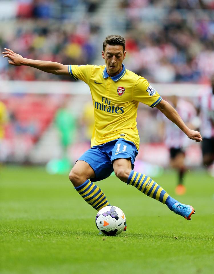 Debutant. Tyske Özil blev købt i Real Madrid for 375 millioner kroner. 