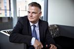 Talentløs. Manu Sareens hang til at komme i pressen er omvendt proportionelt med hans vilje til at sætte sig ind i tingene. Synes Christian Langballe her på DF's landsmøde. Ikke en fan af vores kirkeminister. 
