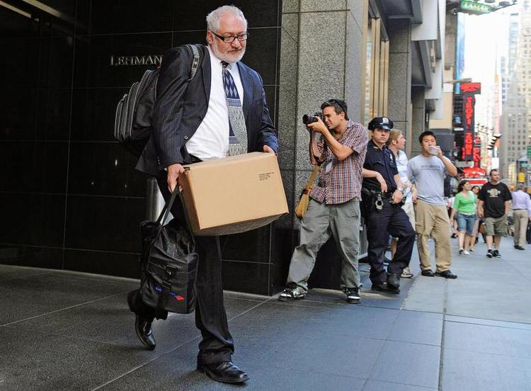 Slut. Ansatte tog deres personlige ejendele med, da de for fem år siden forlod den krakkede finanskoncern Lehman Brothers i New York. 