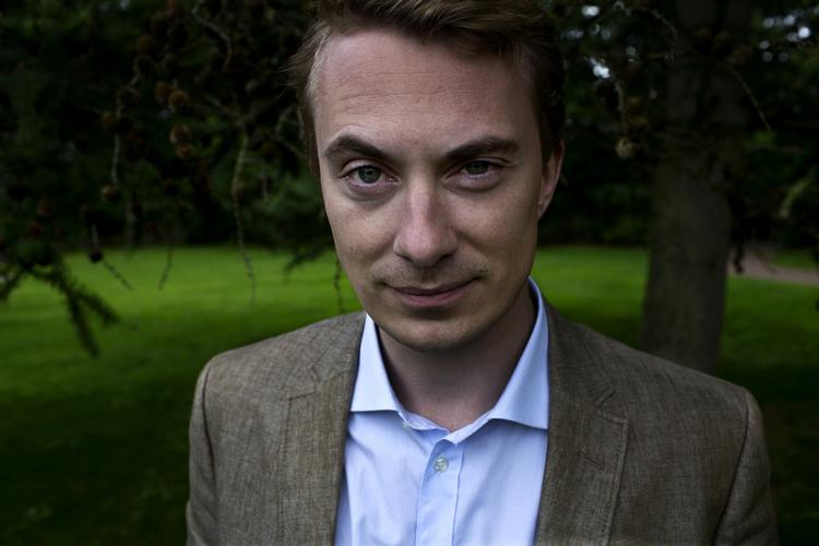 Stødt. Morten Messerschmidt truede med at aflyse sit deadline-interview med Martin Krasnik, da programmets Facebookside sammenlignede DF med Vogternes Råd. 