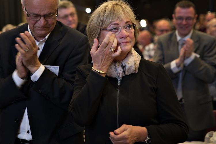 Landsmøde. Pia Kjærsgaard kneb an tåre, da den nye partiformand opfordrede til stående klapsalver for hendes indsats for Dansk Folkeparti. 