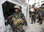 KAMPE. Filippinske soldater har siden mandag forsøgt at vriste gidsler ud af oprørsbevægelsen MNLF's klør. 