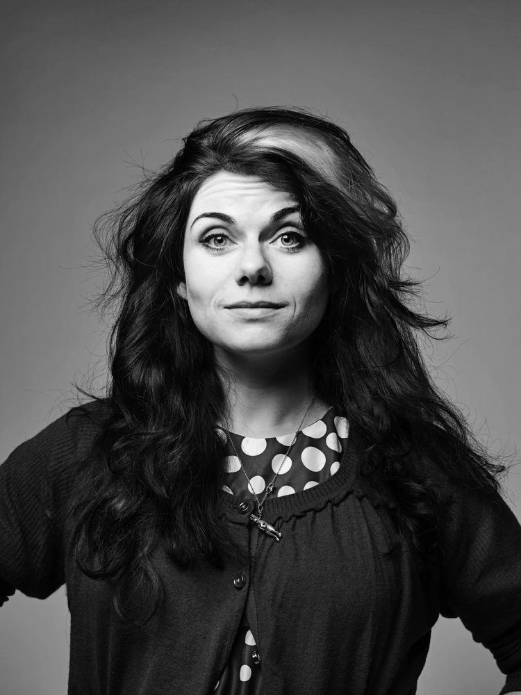 Sjov. Caitlin Moran sætter tanker i gang men næppe revolutioner. 