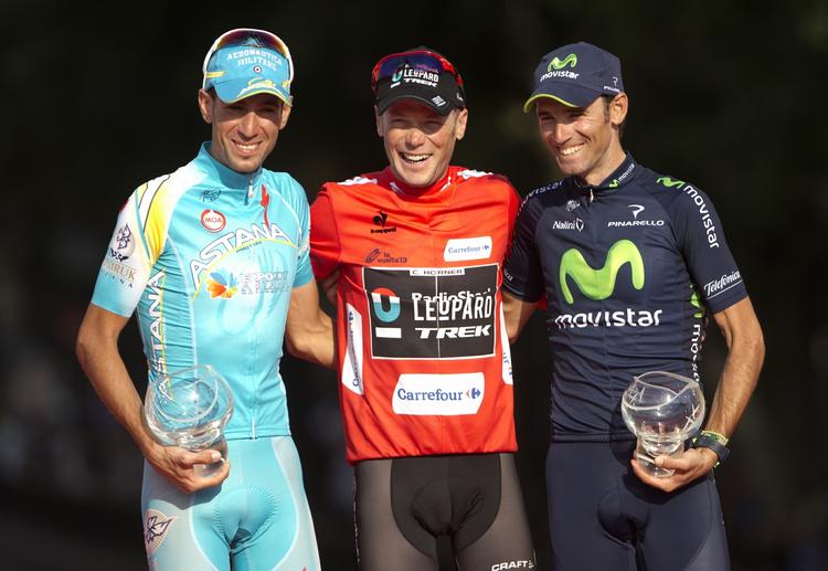 PODIET. De tre bedste i Vueltaen blev Chris Horner (i midten), Vincenzo Nibali (tv.) og Alejandro Valverde (th.). 