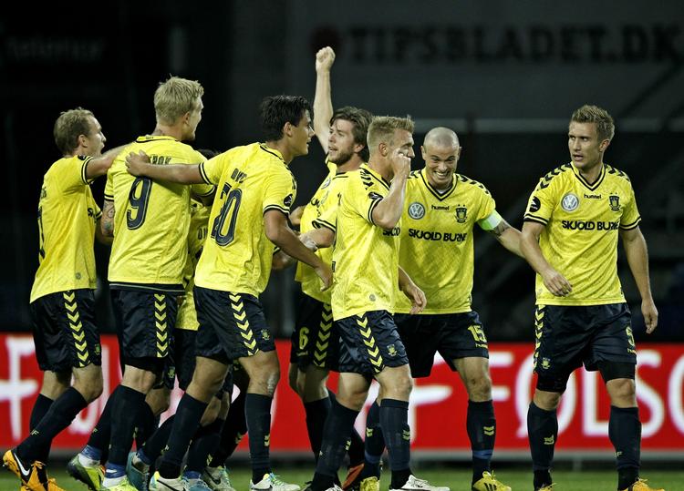 ENDELIG. Et hovedstød af Martin Ørnskov bragte Brøndby foran mod OB i første halvleg. 