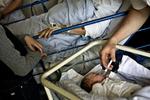 Patientsikkerhed. Ny forskning viser, at mindre fødestuer rundt om i landet har svært ved at opretholde de nødvendige kompetencer, som flere akutte situationer skaber. 