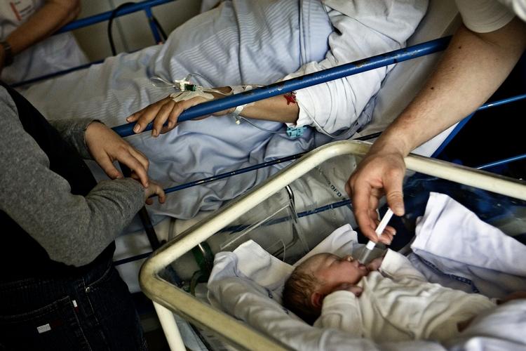 Patientsikkerhed. Ny forskning viser, at mindre fødestuer rundt om i landet har svært ved at opretholde de nødvendige kompetencer, som flere akutte situationer skaber. 