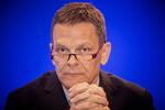 fyreseddel. Danske Bank med bestyrelsesformand Ole Andersen i spidsen har valgt at skille sig af med Eivind Kolding som administrerende direktør, selv om Kolding kun har siddet halvandet år på posten. 