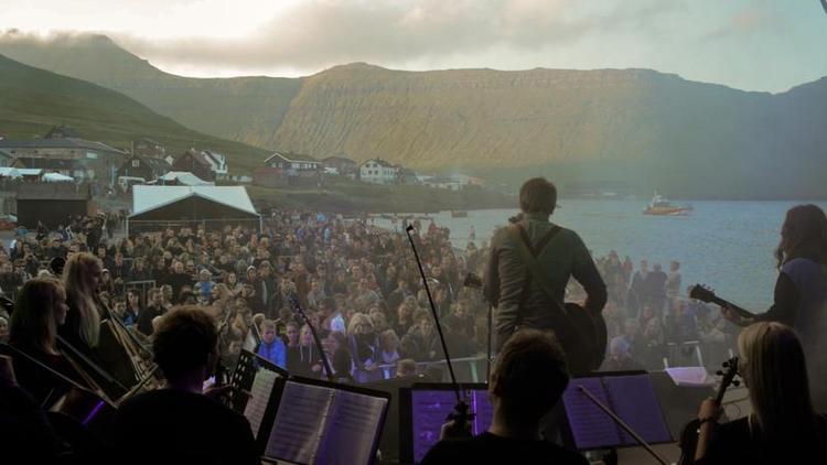 Arbejde. Teitur spillede i sommer på festivalen G! hjemme på Færøerne. 