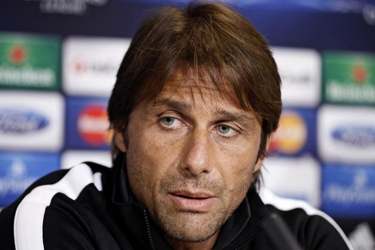 Uforståeligt. Jeg har set en del af FCK's kampe, og det er uforklarligt for mig, at holdet ligger, hvor det gør i den hjemlige liga«, siger Antonio Conte. Foto: 