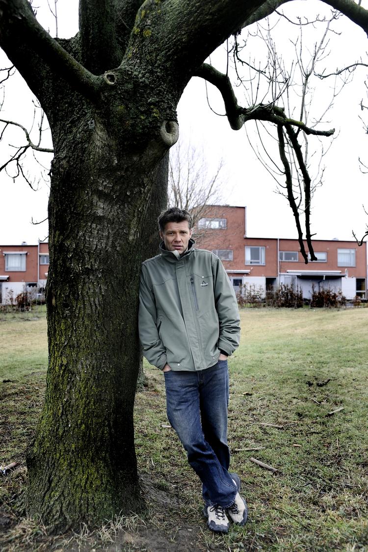 Essay. Robert Zola Christensen er kendt som krimiforfatter, men 'Hævn' er snarere en form for faktabaseret essayistik. 