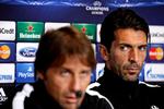 charme. Gianluigi Buffon (th) er sluppet godt afsted med både nazisympatier og beskyldninger om matchfixing. 