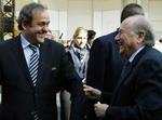 præsidenterne. Uefa og Fifa har en franskand og en schweizer på topposten, og Sepp Blatter (th.) ser gerne, Michael Platini (tv.) overtage hans job. 