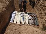 Ofre. Billede af en begravelse af ofre for angrebene i Ghouta, taget af nyhedsmediet Shaam og autentificeret af AP. 