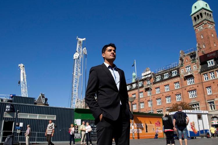 Frikøbt. Ikram Sarwar fortæller, at hans nye post i Metroselskabets bestyrelse skal give ham mere tid til arbejdet på rådhuset. Posten fik han, efter at udsigten til en borgmestertitel fortonede sig. 
