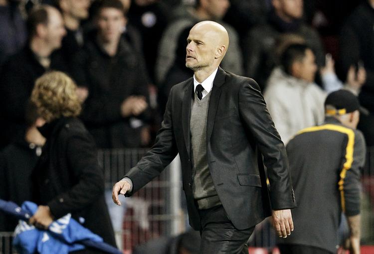 OVERDØVET. Oppe fra øverste afsnit kunne en tilskuer advare Ståle Solbakken om, hvordan Juventus håndterede de mange hjørnespark i Champions League-kampen. 