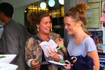 Stemmevirak. Over 1000 gæster mødte op for at stemme på deltagerne ved Nørrebrogademesterskaberne i Shawarma. Der var kun stemmesedler til 200. 