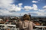 Provins. Aarhus er en by, der kom fra meget lidt og blev landets næststørste by på rekordtid, hvilket er centralt, når man skal forklare dens mærkelige blanding af mindreværdskompleks og selvovervurdering, skriver Mikkel Andersson. 