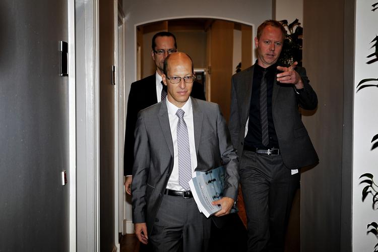 ventet. Økonomiprofessor Jesper Rangvid på vej til pressemødet med den længe ventede rapport om årsagerne til og konsekvenserne af finanskrisen i Danmark. 