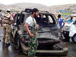 Bilbombe. Mens eksperter og Vesten på den ene side er uenige med Rusland og Assad-regimet på den anden side, fortsætter den blodige borgerkrig. I går eksploderede en bilbombe på grænsen mellem Syrien og Tyrkiet. Det skete dagen efter, at Tyrkiet skød en syrisk helikopter ned. Foto: Edlib News Network ENN/AP</fotograf> 